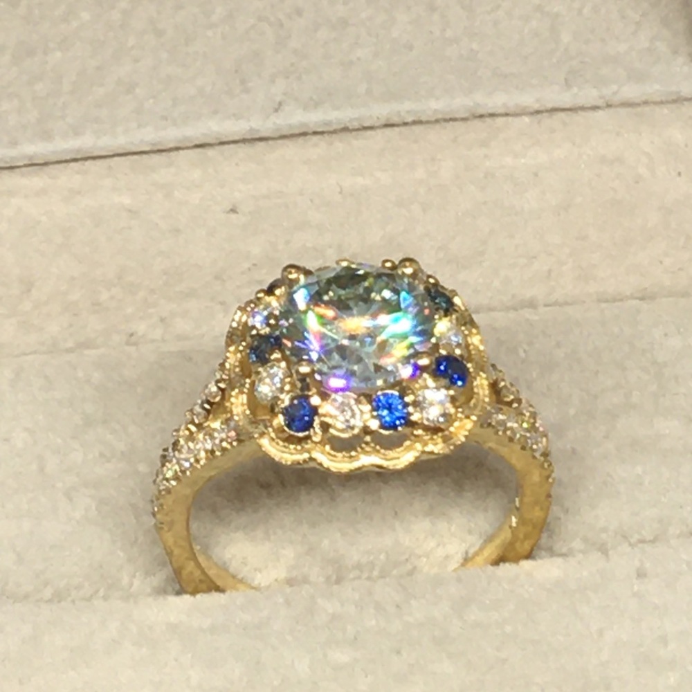 Woman Ring - Picture 6 of 6